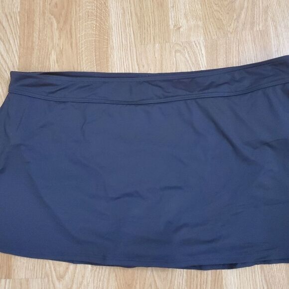 Anne Cole Plus Size Swim Skirt size 24W in Black. - Picture 4 of 13